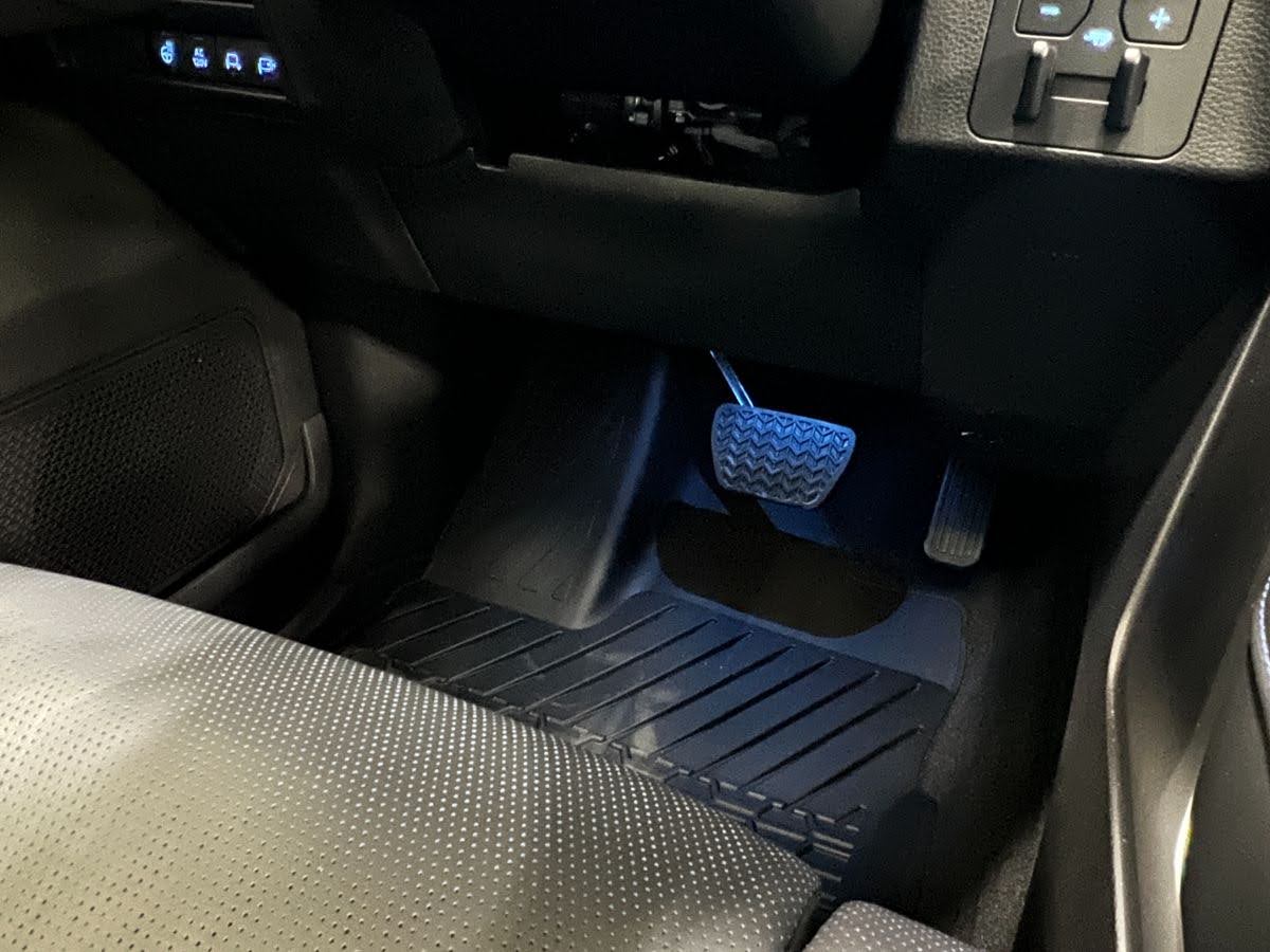 2022 Tundra Platinum Photo Gallery in Black 23 2022 Tundra Platinum Photo Gallery in Black 23